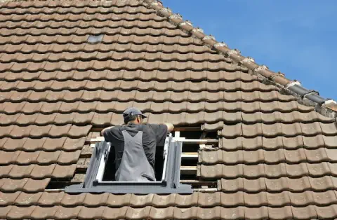 Pose de velux - Le Gué-d'Alleré 